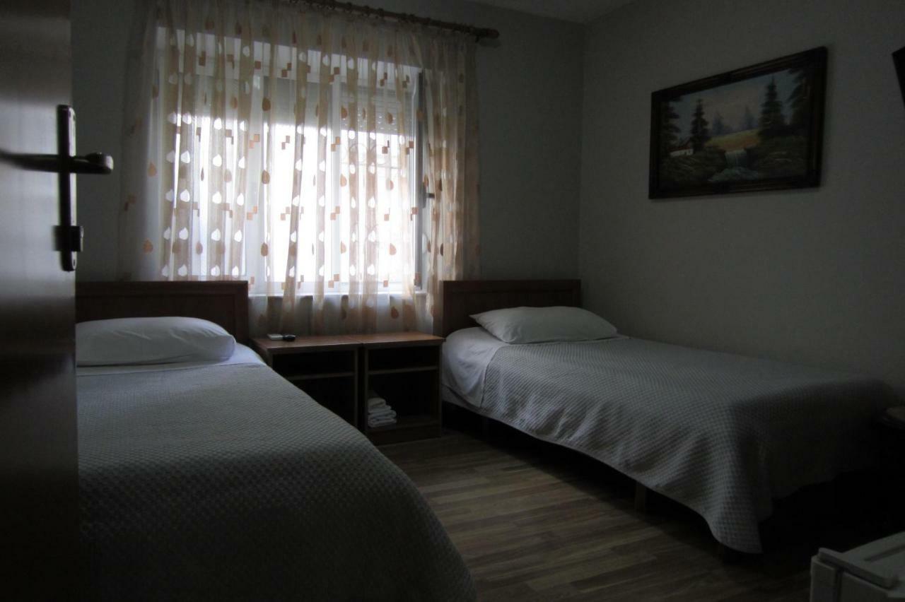 Salku Serviced Rooms Tirana Exterior foto